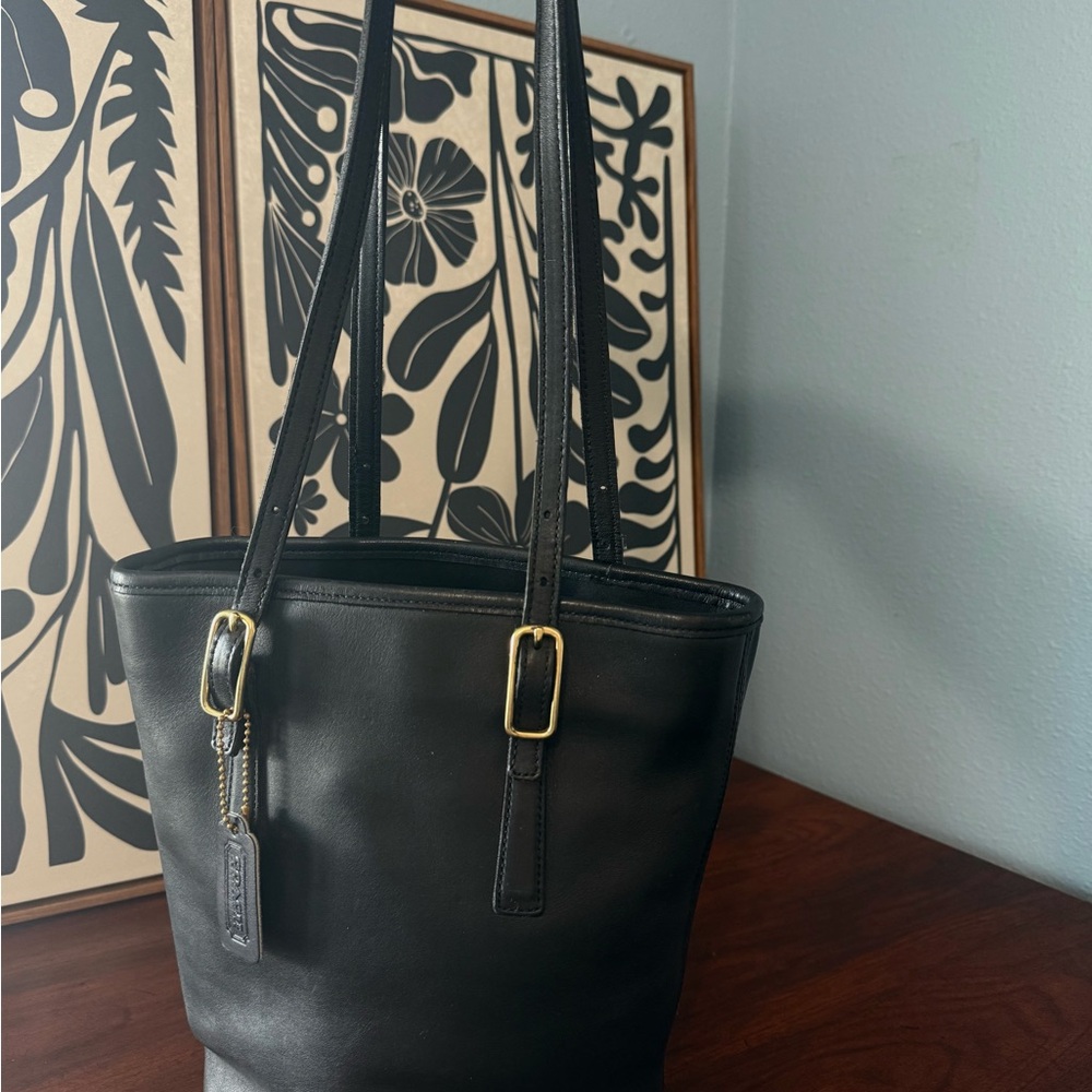 Vintage Coach Black Leather Shoulder Bag